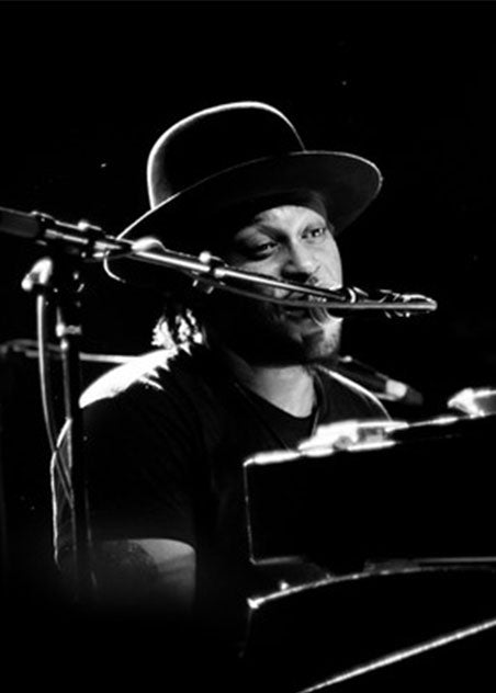 D’Angelo and Questlove light up the stage!